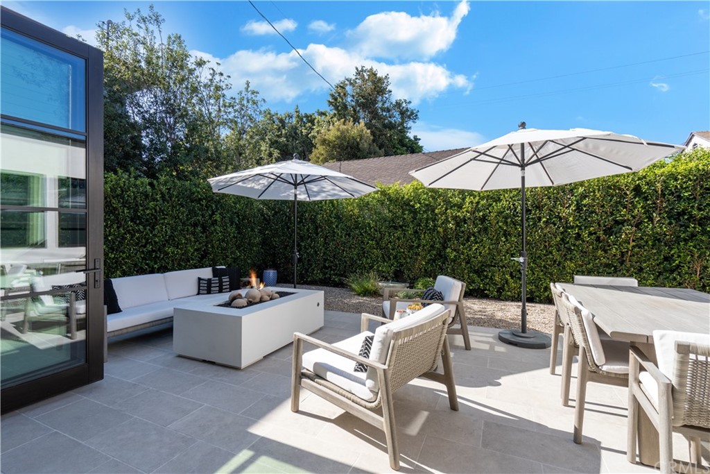 163 Broadway Costa Mesa, CA 92627 - Photo 5 of 56 Enjoy the indoor/outdoor lifestyle.