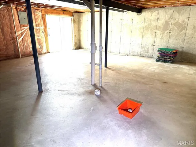 $425,000 | 914 Palm Bay Drive, Ballwin, MO 63021