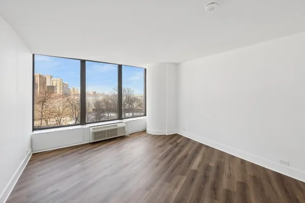 $3,500 | 505 North Lake Shore Drive, Unit 518, Chicago, IL 60611