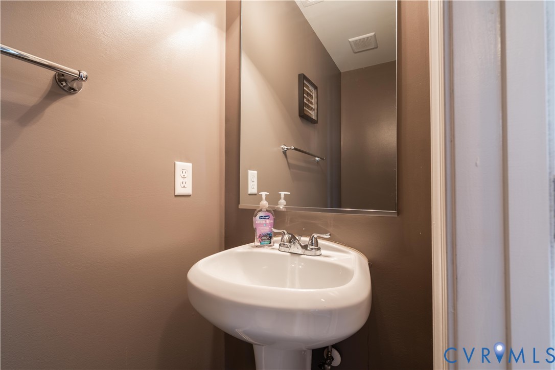 5077 Warwick Road Richmond, VA 23224 - Photo 14 of 35