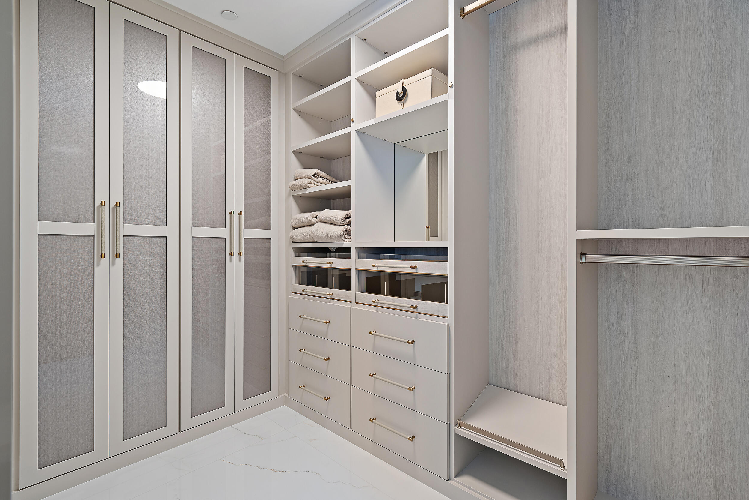 2720 Donald Ross Road, Unit 505 Palm Beach Gardens, FL 33410 - Photo 24 of 43 a view of an empty walk in closet