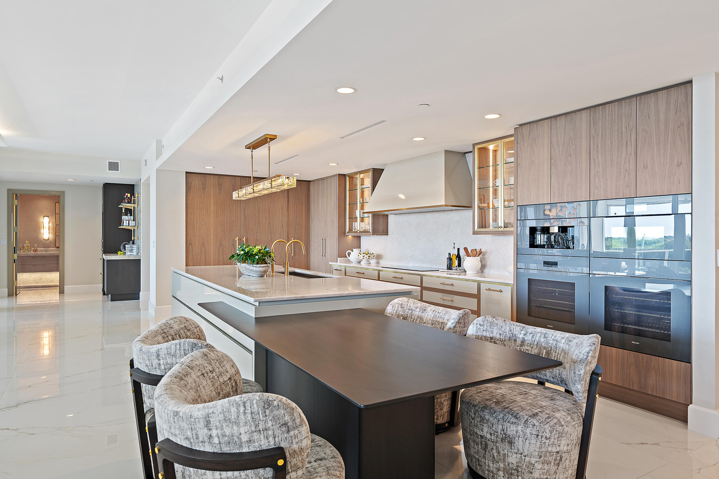 2720 Donald Ross Road, Unit 505 Palm Beach Gardens, FL 33410 - Photo 8 of 43 a kitchen with a table chairs a sink dishwasher and cabinets