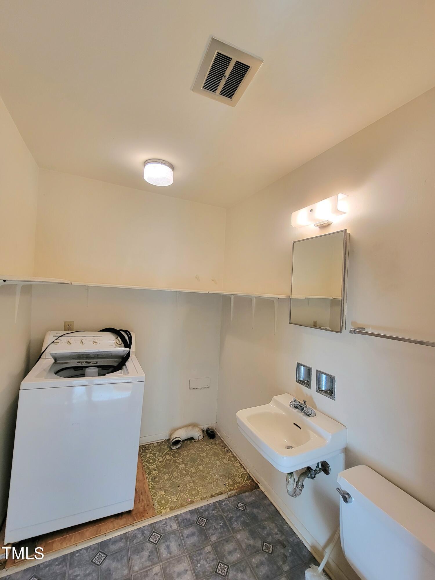 1205 Crabtree Boulevard Raleigh, NC 27610 - Photo 13 of 15 20240108_155013 (1)