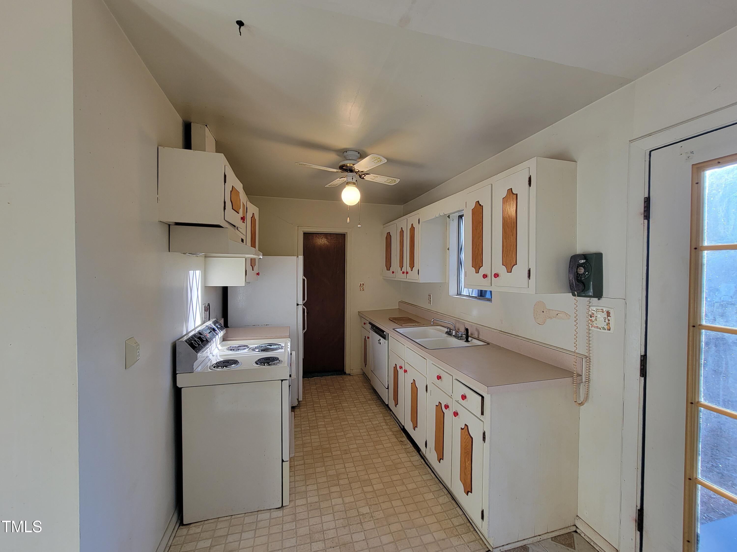 1205 Crabtree Boulevard Raleigh, NC 27610 - Photo 9 of 15 20240108_155335 (1)