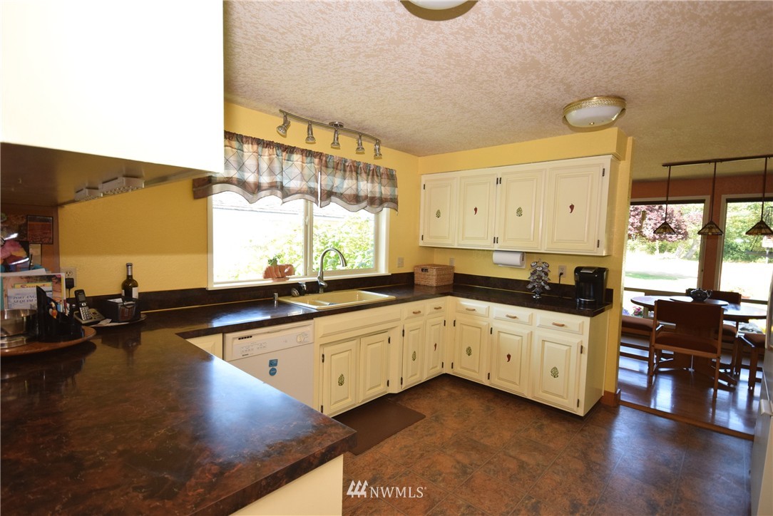302 North Ridge View Drive Port Angeles, WA 98362 - Photo 9 of 25 Gallery Image 9
