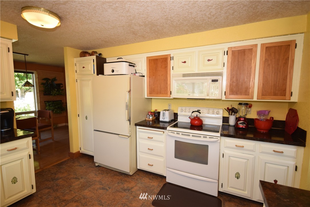 302 North Ridge View Drive Port Angeles, WA 98362 - Photo 10 of 25 Gallery Image 10
