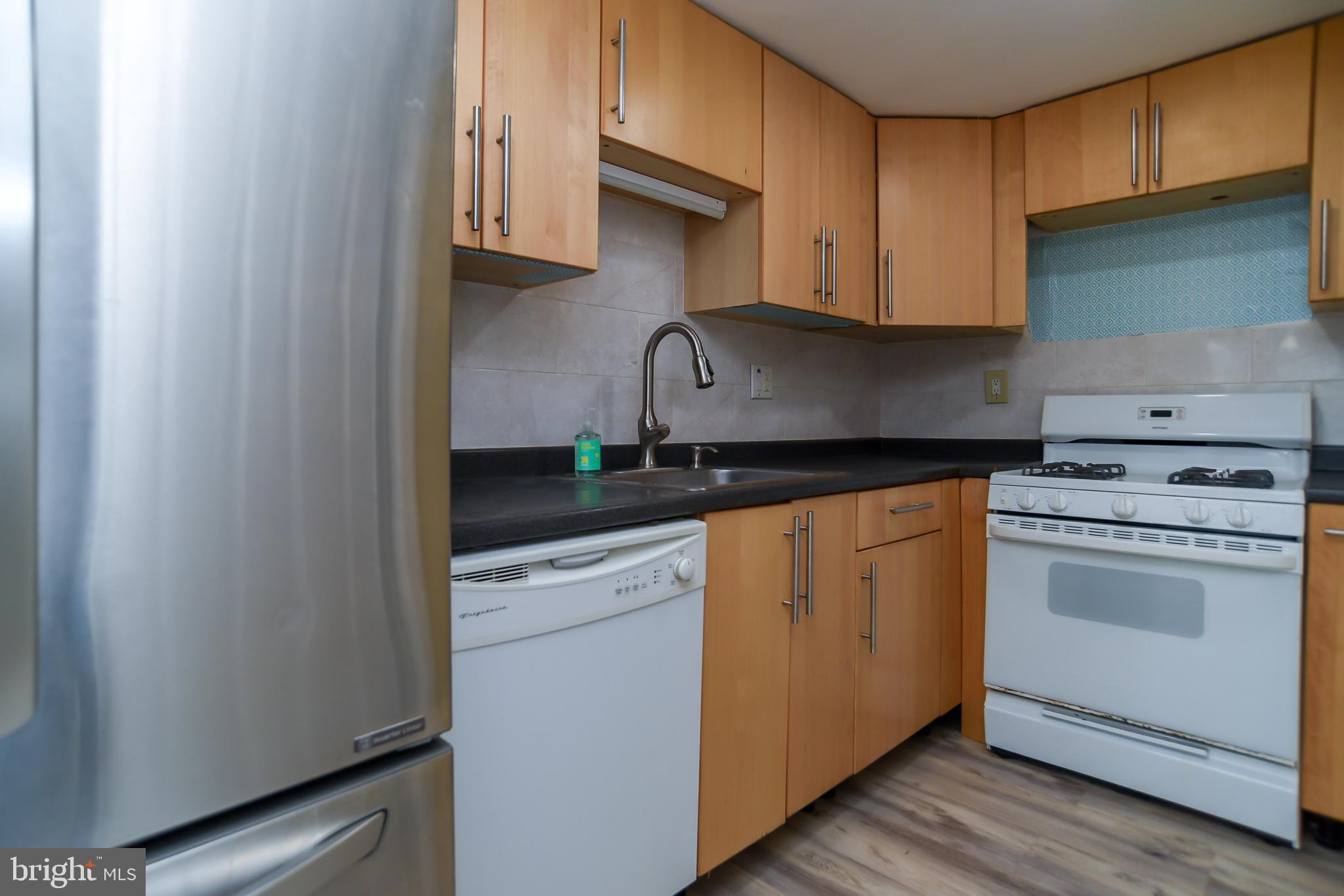 3850 Woodhaven Road, Unit 1011 Philadelphia, PA 19154 - Photo 6 of 17 Equipped and Updated Kitchen.