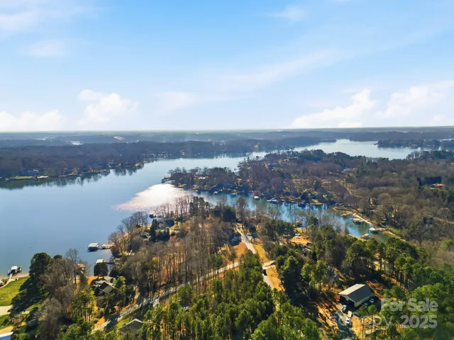 $900,000 | 168 Willow Point Road, Troutman, NC 28166