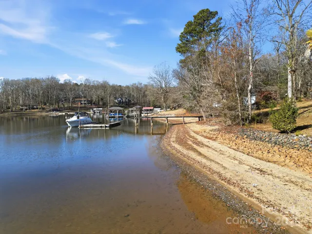 $900,000 | 168 Willow Point Road, Troutman, NC 28166