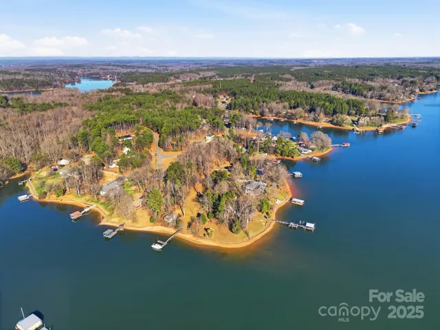 $900,000 | 168 Willow Point Road, Troutman, NC 28166
