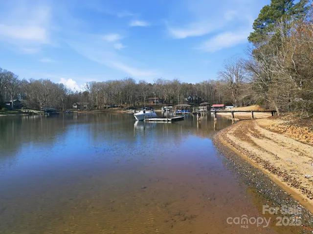 $900,000 | 168 Willow Point Road, Troutman, NC 28166