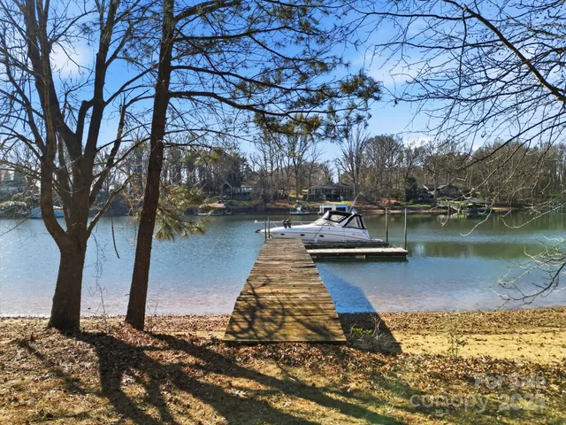$900,000 | 168 Willow Point Road, Troutman, NC 28166