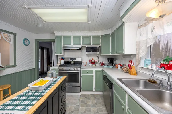 $320,000 | 80226 40th Street, Decatur, MI 49045