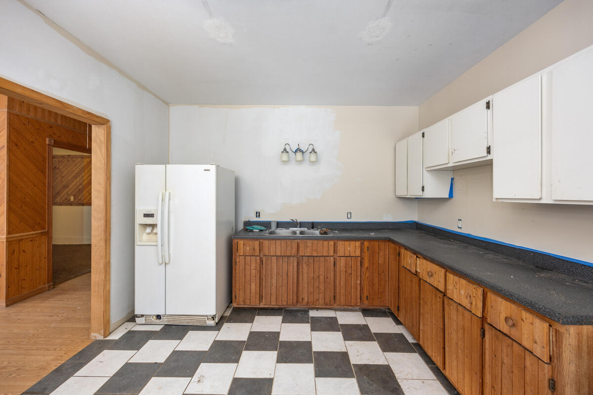 80226 40th Street Decatur, MI 49045 - Photo 29 of 32 Guest House Kitchen