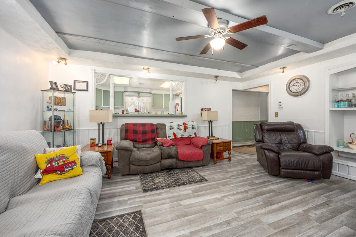 80226 40th Street Decatur, MI 49045 - Photo 9 of 32 Pass Through To Kitchen