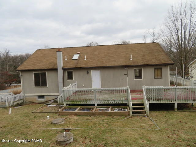 51 Walnut Trail Bushkill, PA 18324 - Photo 3 of 24 IMG_1411