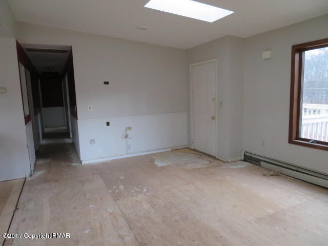 51 Walnut Trail Bushkill, PA 18324 - Photo 10 of 24 IMG_1433