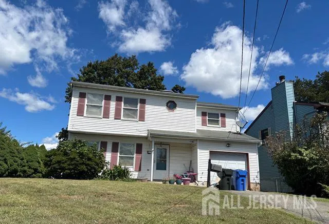 a view of a house with yard and plants