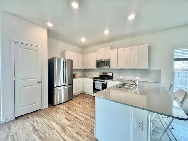 $2,200 | 6533 Strelitzia Cove, Hutto, TX 78634