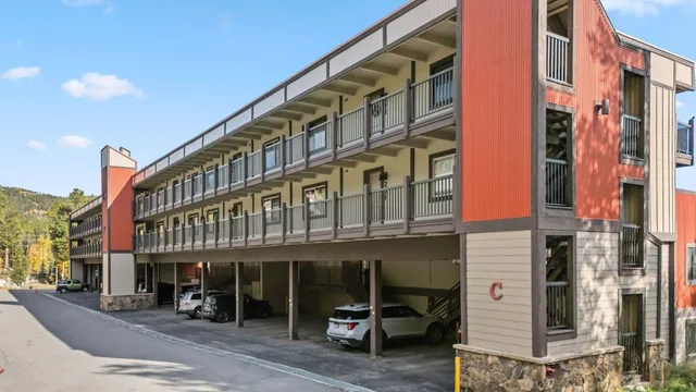 a view of a tennis court