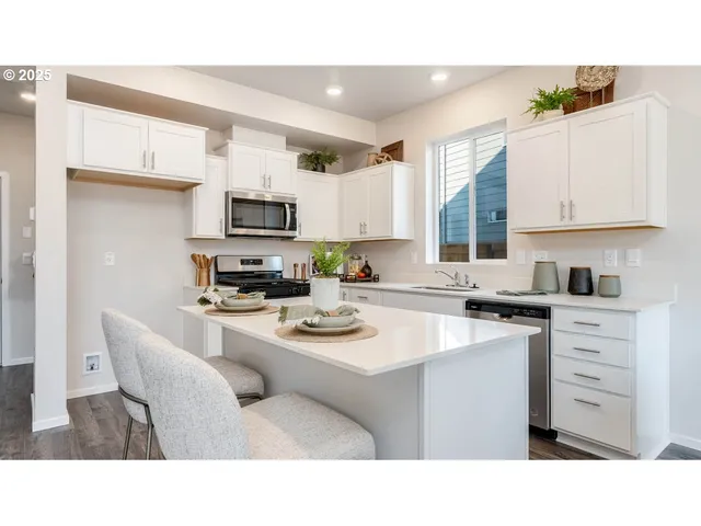 $434,995 | 2853 U Street, Springfield, OR 97477