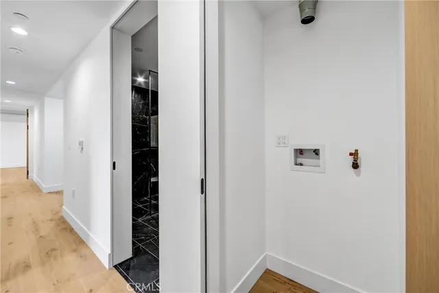 $6,995 | 10352 Riverside Drive, Unit 203A, Toluca Lake, CA 91602