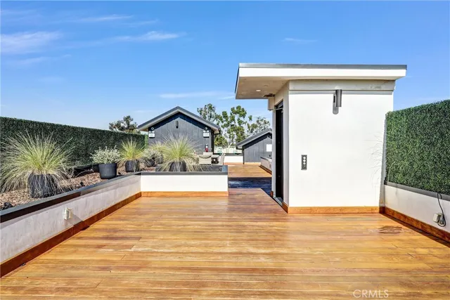 $6,995 | 10352 Riverside Drive, Unit 203A, Toluca Lake, CA 91602