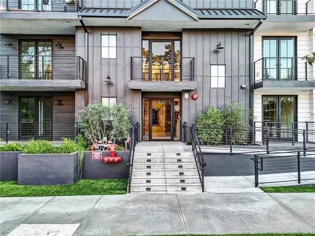 $6,995 | 10352 Riverside Drive, Unit 203A, Toluca Lake, CA 91602