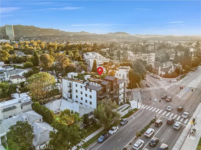 $6,995 | 10352 Riverside Drive, Unit 203A, Toluca Lake, CA 91602