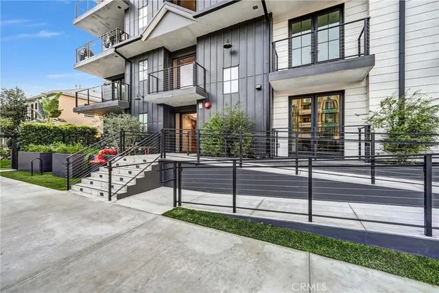 $6,995 | 10352 Riverside Drive, Unit 203A, Toluca Lake, CA 91602