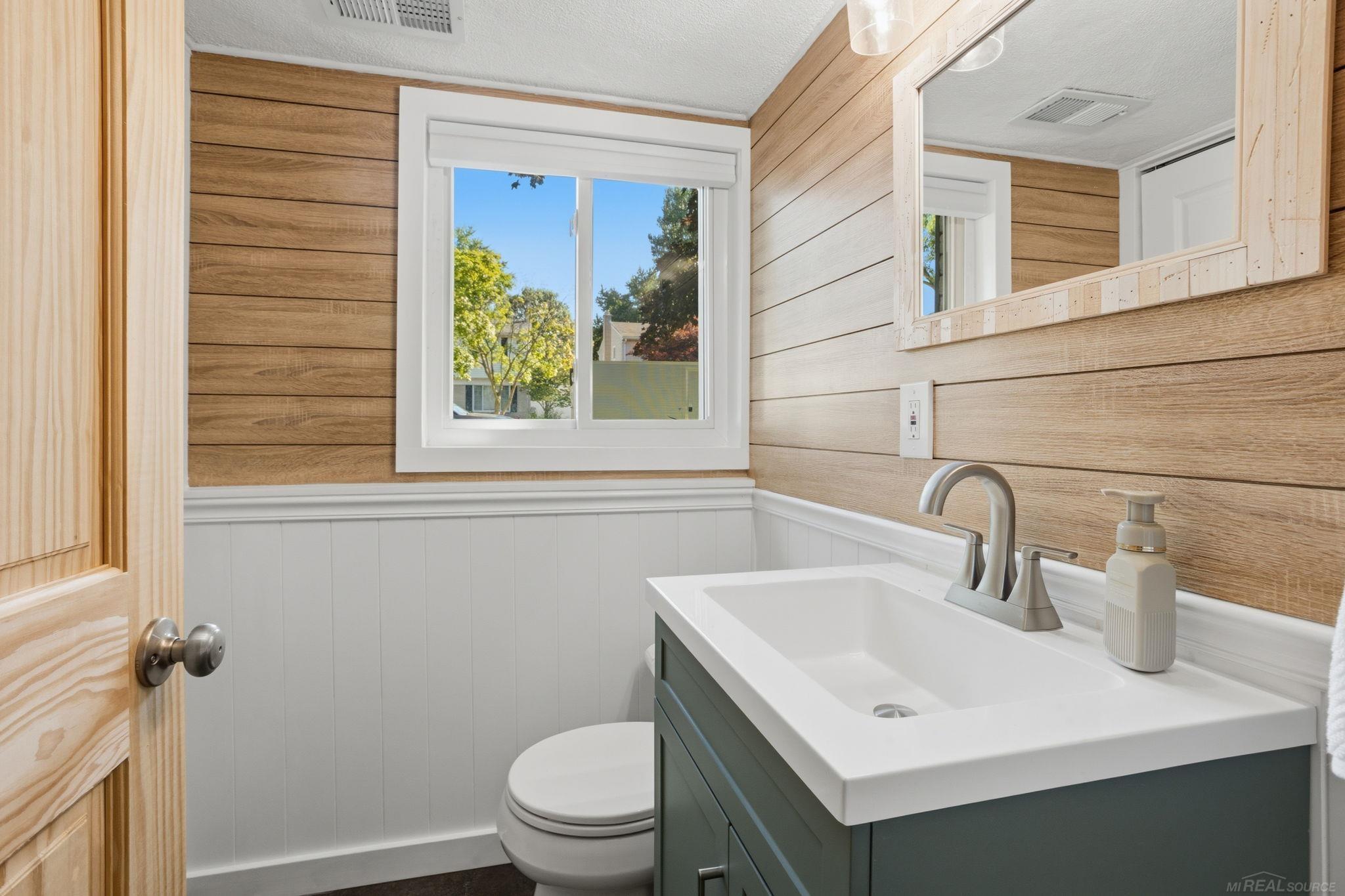 34710 Devonshire Road New Baltimore, MI 48047 - Photo 21 of 30 50217636-e4f10c72-5f07-4f5e-a2eb-3a9ee884d26c.JPG