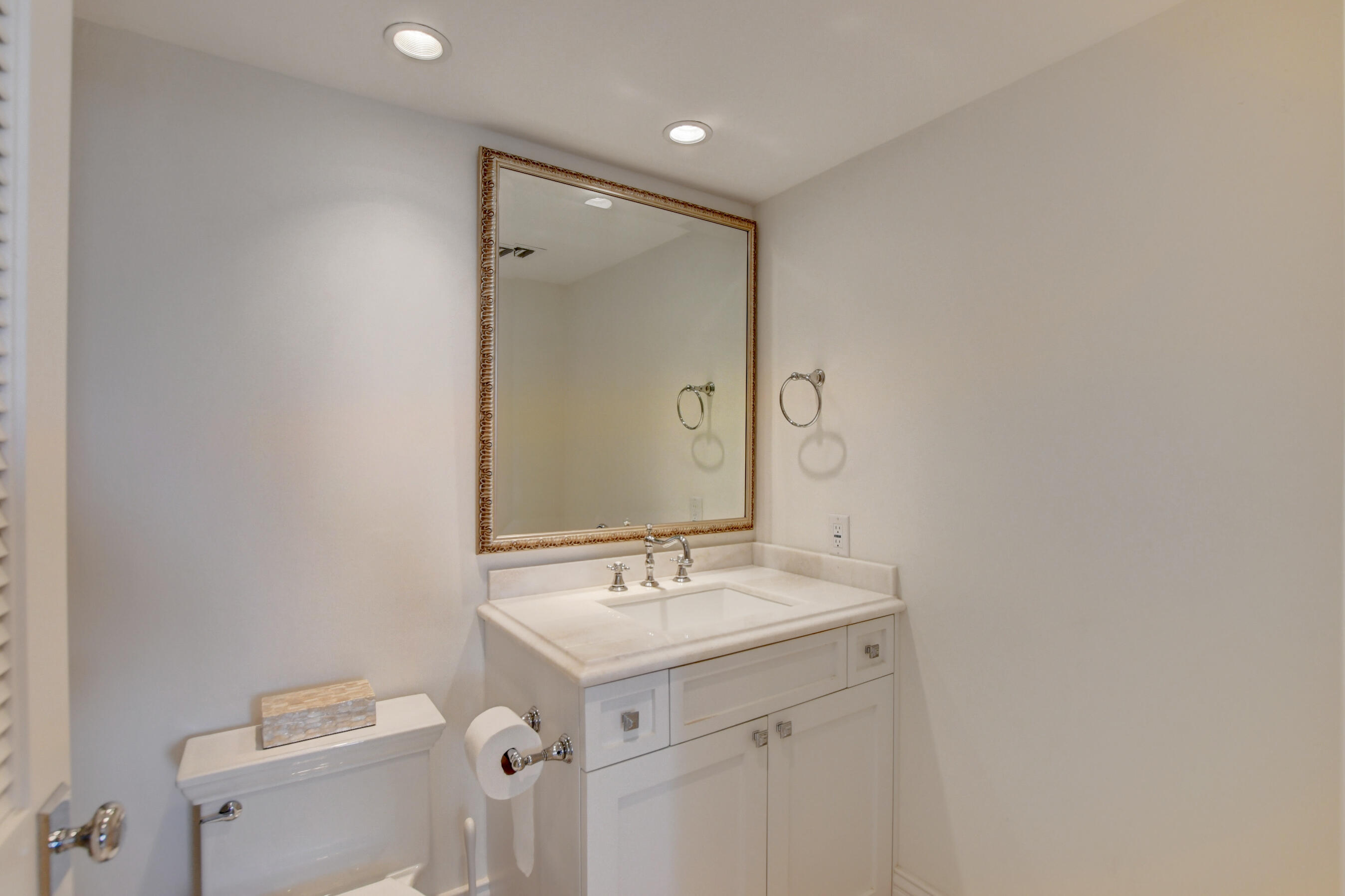 7738 Lakeside Boulevard, Unit 386 Boca Raton, FL 33434 - Photo 18 of 31 Master Bath