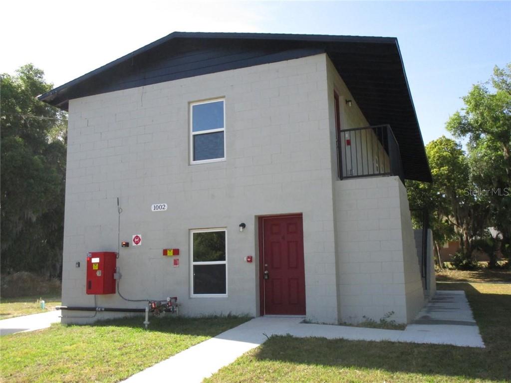 a front view of house with yard
