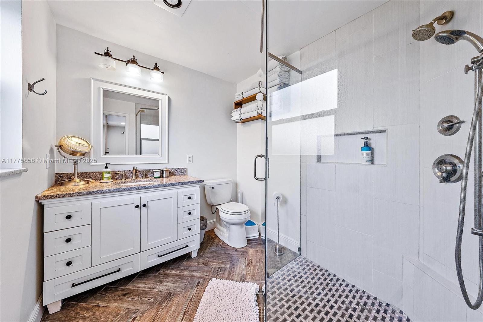 226 Norfolk Road Jupiter, FL 33469 - Photo 16 of 33 Master Bathroom
