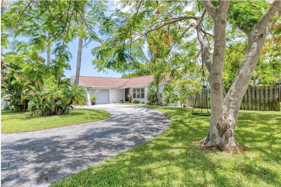 226 Norfolk Road Jupiter, FL 33469 - Photo 4 of 33 Front