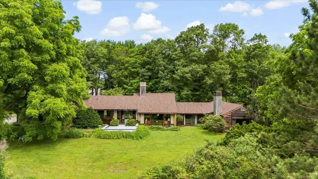 $899,000 | 92 Coventry Lane, Manchester, VT 05255