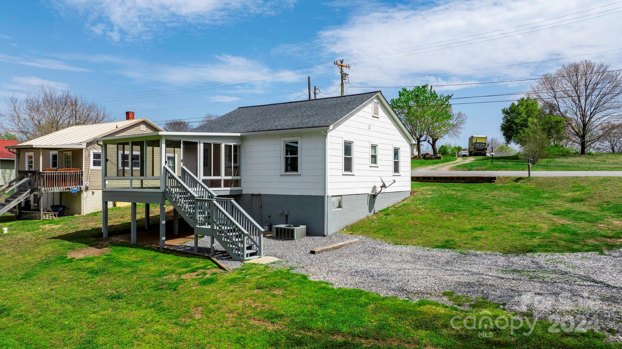 2160 Enon Road Morganton, NC 28655 - Photo 6 of 42 Gallery Image 6