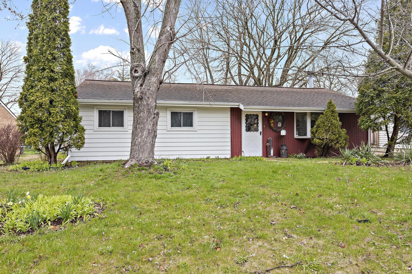 536 White Oak Road Bolingbrook, IL 60440 - Photo 14 of 16 a front view of a house with garden