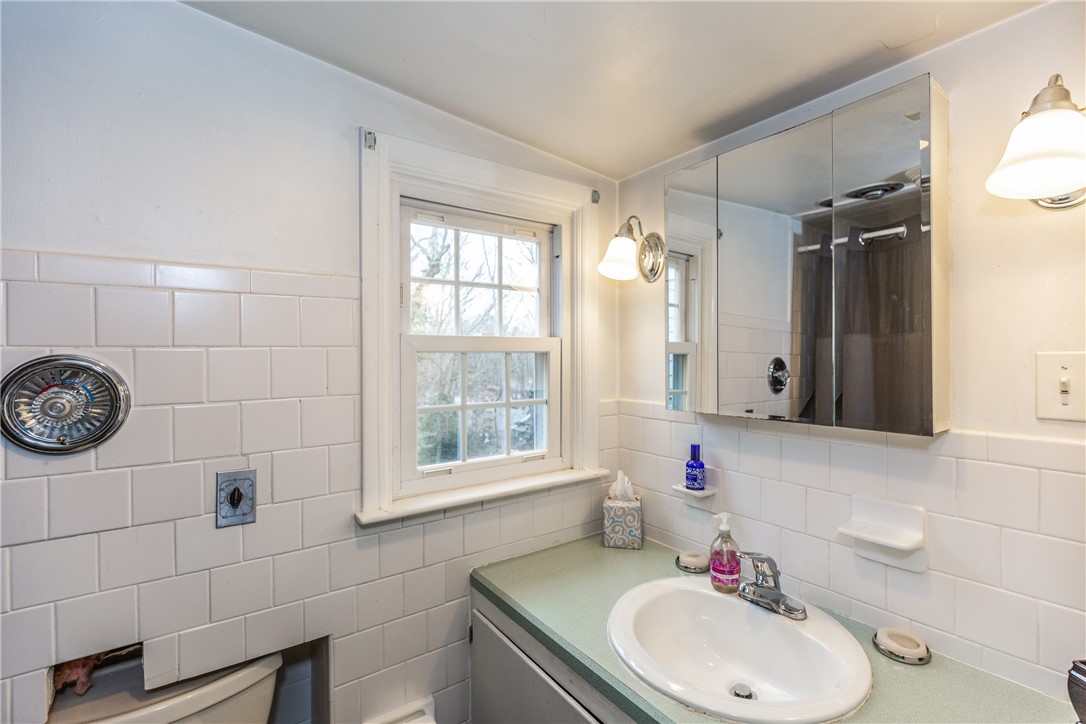 41 Bruce Lane Warwick, RI 02886 - Photo 43 of 50 Potential in-law above garage