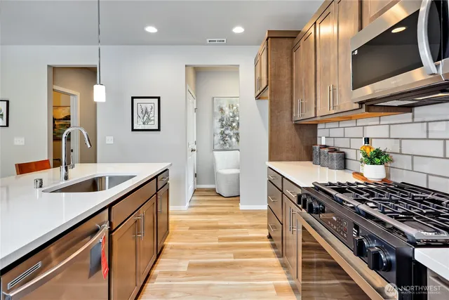 $580,950 | 344 Northeast Shadowhawk Lane, Bremerton, WA 98311