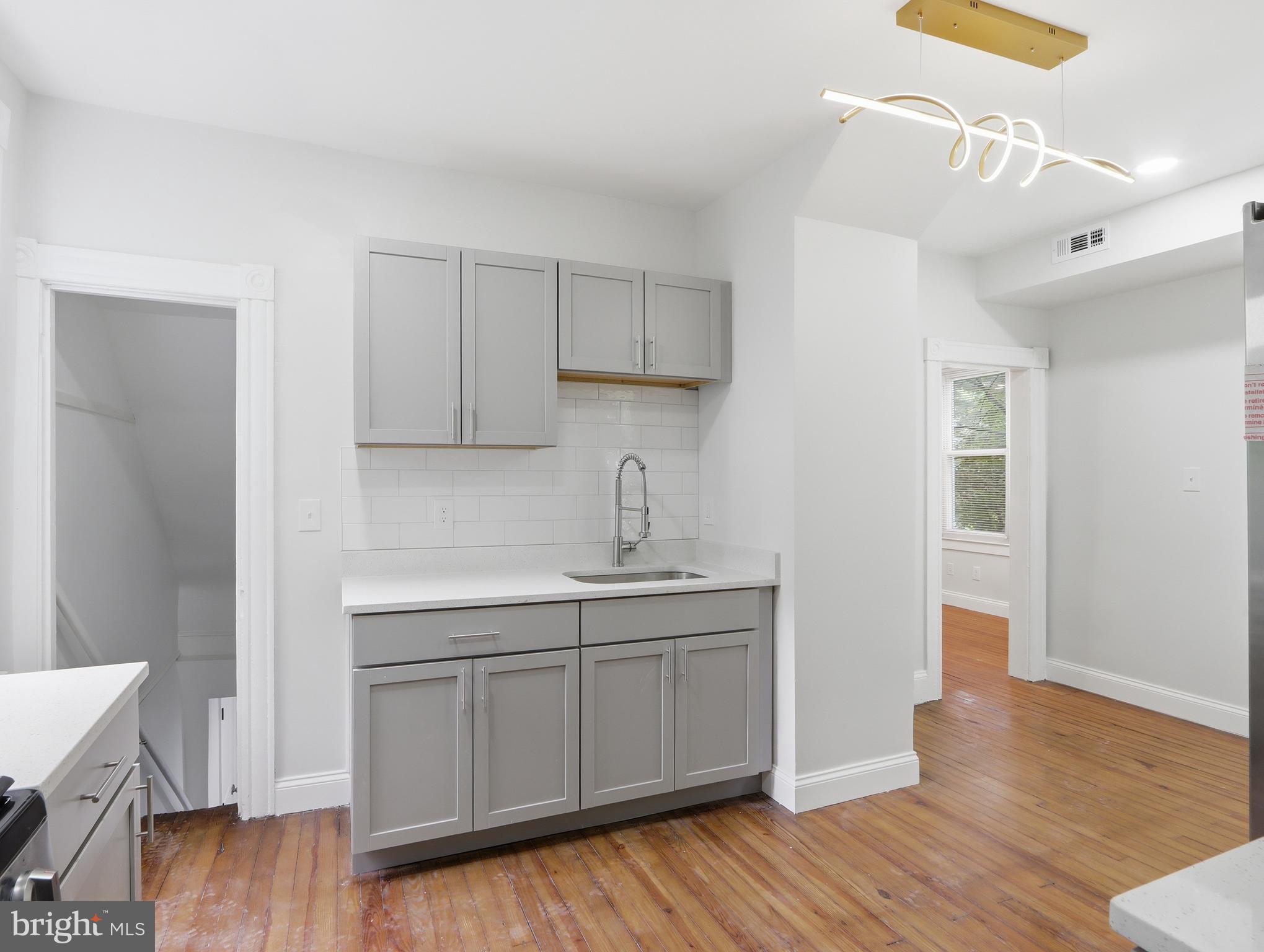 6008 Clearspring Road Baltimore, MD 21212 - Photo 23 of 63 Newly renovated kitchen w/tile backsplash