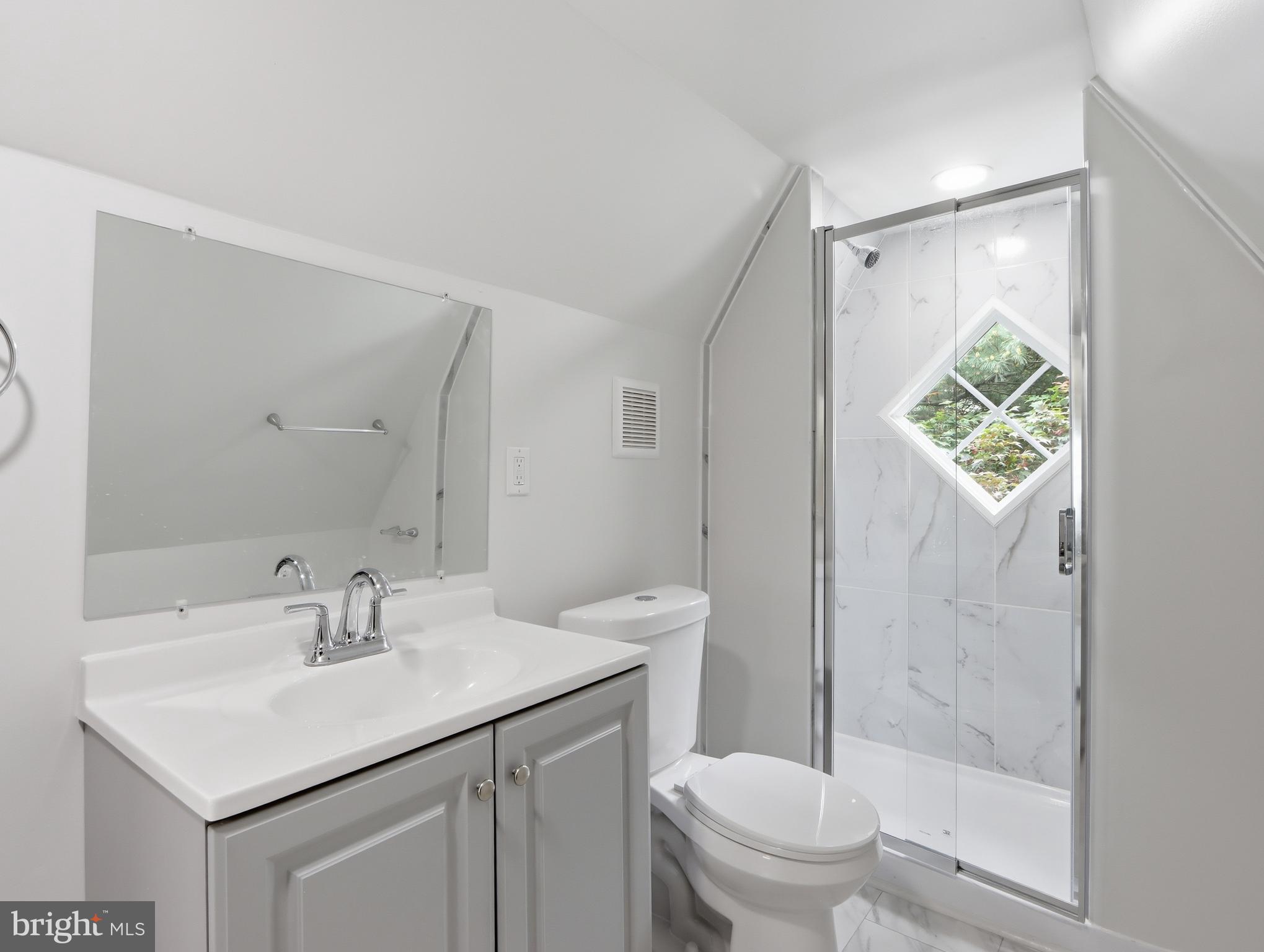 6008 Clearspring Road Baltimore, MD 21212 - Photo 48 of 63 3rd floor bathroom