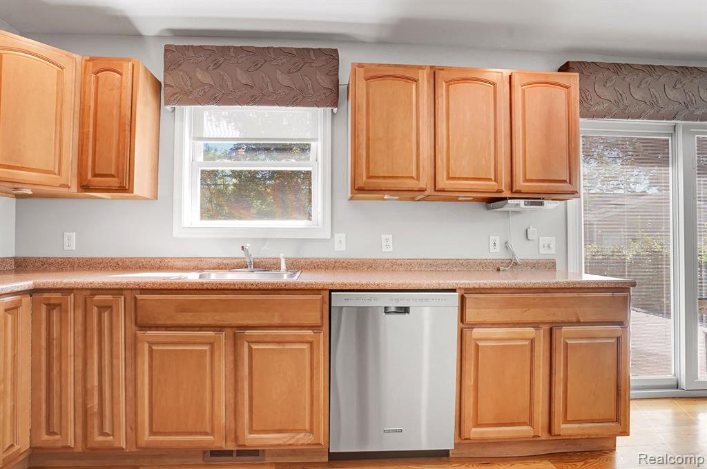 3328 Harvard Road Royal Oak, MI 48073 - Photo 10 of 33
