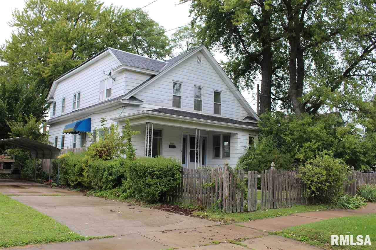 1127 11th Street Moline, IL 61265 - Photo 1 of 21