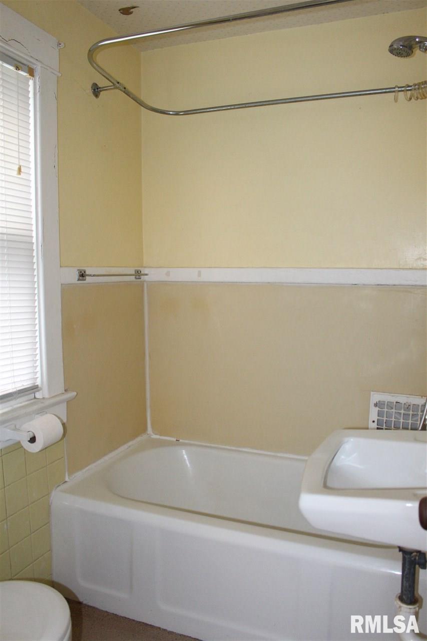 1127 11th Street Moline, IL 61265 - Photo 14 of 21