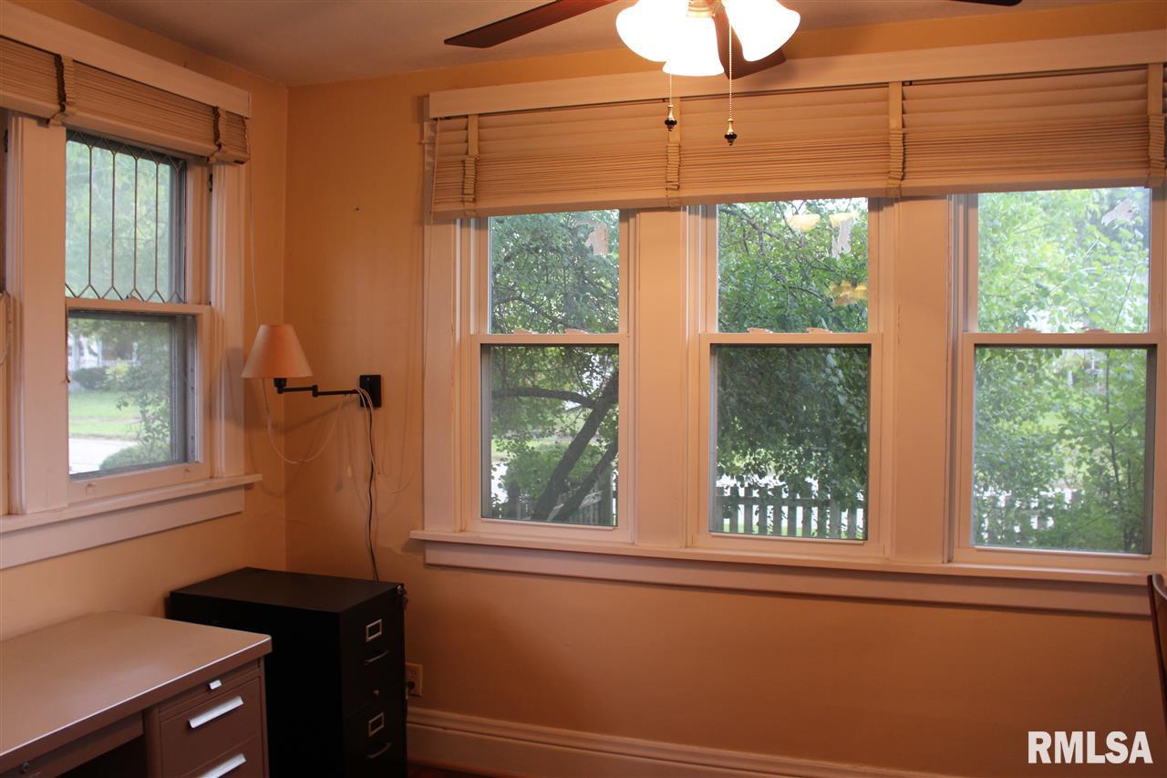 1127 11th Street Moline, IL 61265 - Photo 9 of 21
