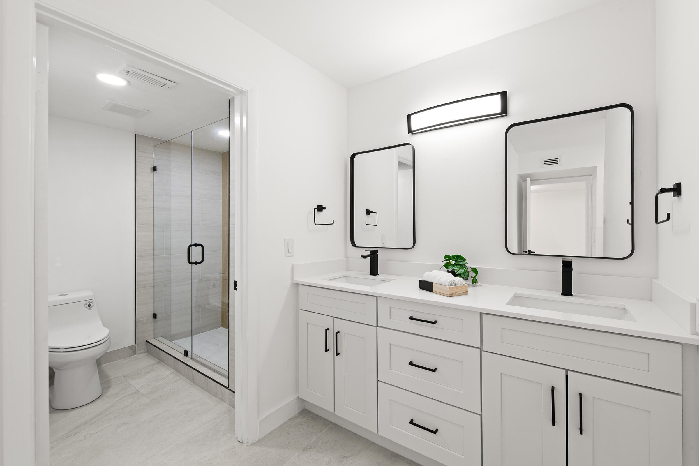 9293 Vista Del Lago, Unit 15C Boca Raton, FL 33428 - Photo 23 of 41 master vanity
