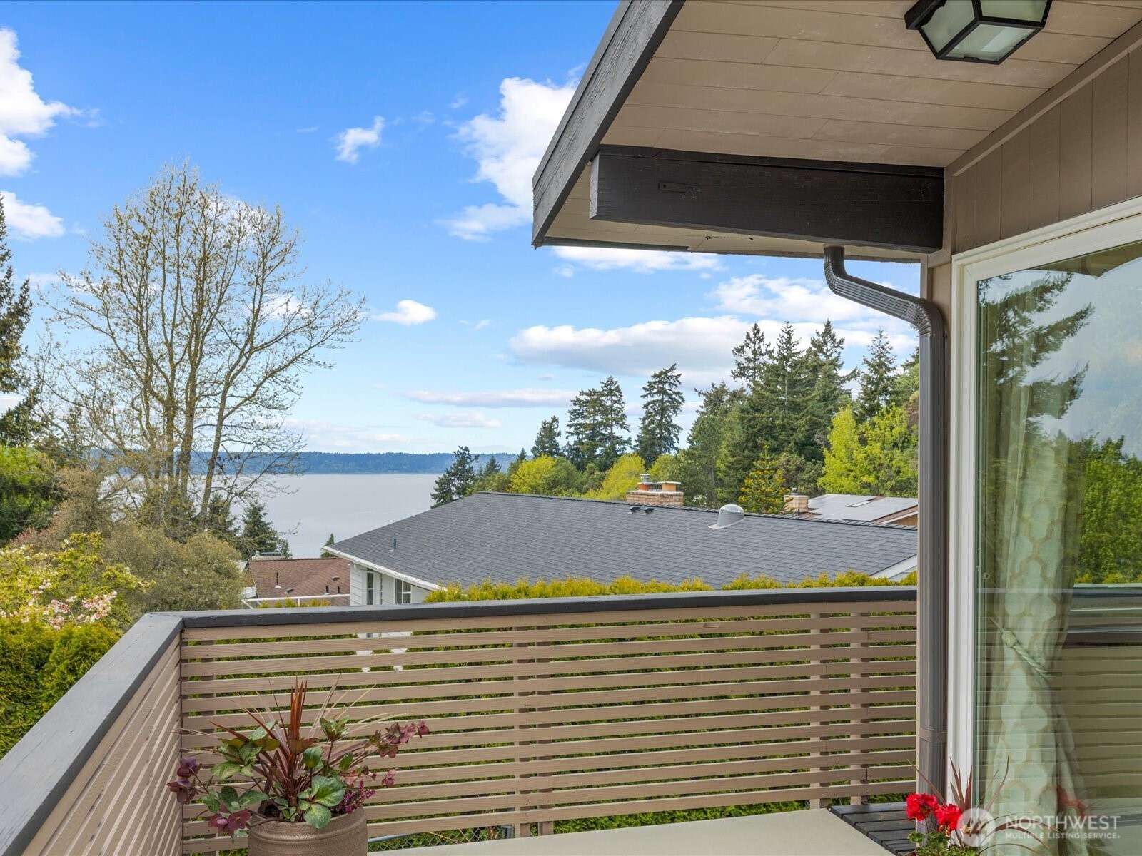 1401 Southwest 137th Street Burien, WA 98166 - Photo 20 of 40 a view of sitting area