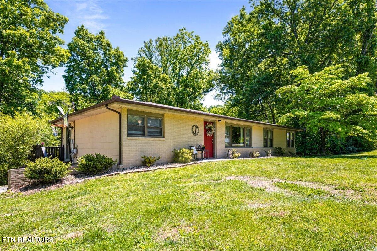 905 Pinecrest Road Jacksboro, TN 37757 - Photo 23 of 31 05-905 Pinecrest Rd