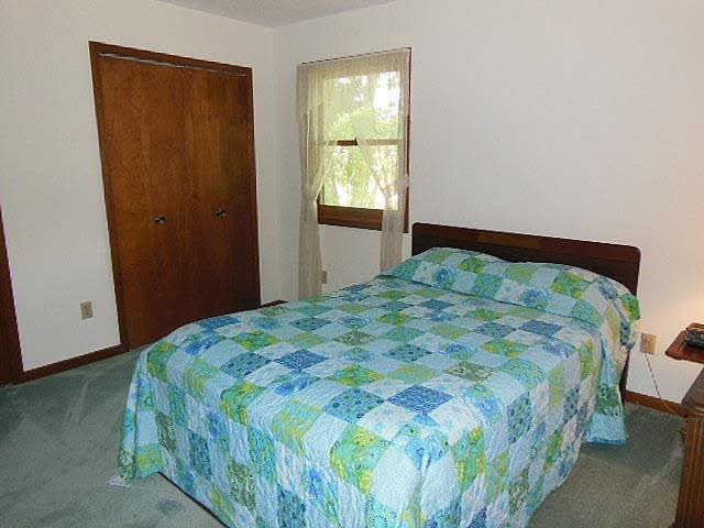 8066 Monroe Road Lambertville, MI 48144 - Photo 19 of 20 20414417-18.JPG